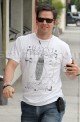 STARZLIFE PICS: Mark Wahlberg Got His Swagger Right. Right? 022610 SL Wahlberg03 80x122 Celebs Photo STARZLIFE PICS: Mark Wahlberg Got His Swagger Right. Right?