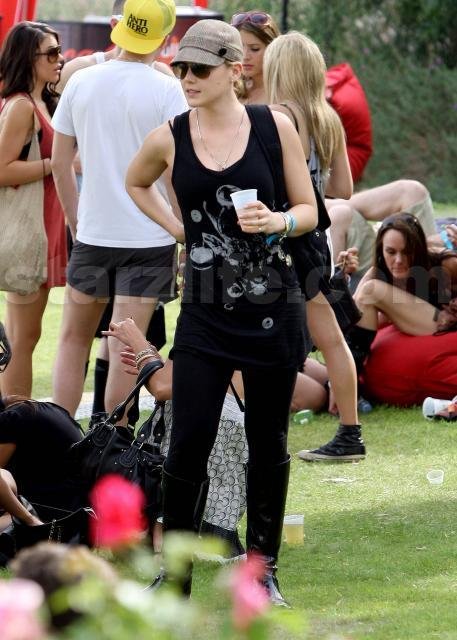 EXCLUSIVE!!! Abbie Cornishs Girls Weekend at Coachella