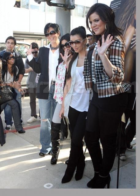 Kardashian/Jenner Family to Get Key to Beverly Hills 121008 SL Kardashian11 Celebs Photo Kardashian/Jenner Family to Get Key to Beverly Hills
