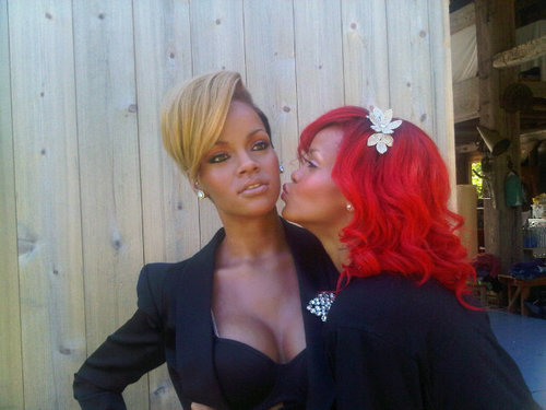 Double Rihanna! IMG00199 20100827 1452 Celebs Photo Double Rihanna!