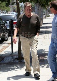 Ryan O'neal: Ryan O’Neal Hit on Daughter Tatum at Farrah’s Funeral