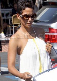 Halle Berry: Secretly Pregnant Halle Still Isn’t Talking
