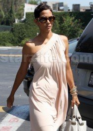 Halle Berry: Bump Watch 2009