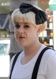 Kelly Osbourne: STARZLIFE PICS: Kelly Osbourne’s Head Has a Big Bow On It