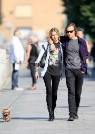Jessica Hart: EXCLUSIVE!!! Jessica Hart Lovers Stroll