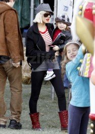 Christina Aguilera: X-Tina Gets in the X-Mas Spirit