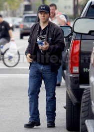 Mark Wahlberg: STARZLIFE PICS: Mark Wahlberg’s Bluetooth Looks Like Madonna’s Stage Mic from 1993