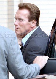 arnold schwarzenegger: EXCLUSIVE!!! Arnold Schwarzenegger Gets to Da Shoppa