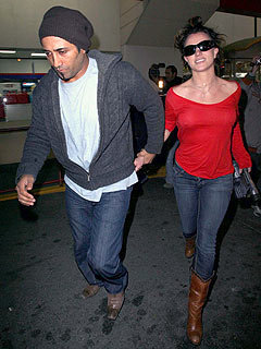 adnan_ghalib_britney_walking.jpg