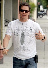 Mark Wahlberg Chooses Nude Over Sex Scenes - StarzLife